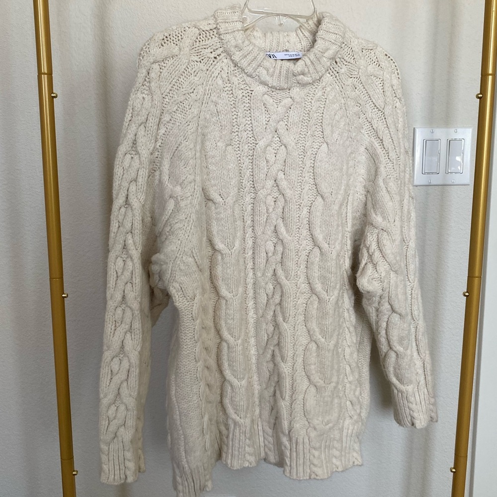 Zara Cable Knit Sweater in ivory / cream